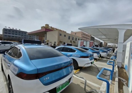 中国石化陕西榆林分公司定靖片区北环路充电站：精准服务客户显成效