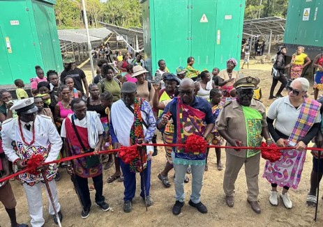 中国电建苏里南村庄微电网光伏项目（二期）朱穆光伏电站顺利建成投运