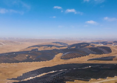 三峡在四川阿坝县写下“高原绿色共富”新篇章：寒潮之下 光牧共生构建温暖图景