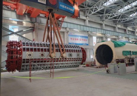 山西省大同市同热三期项目1号发电机组内定子顺利穿装就位