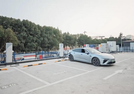 闪得能源重庆空港东路超充站正式上线