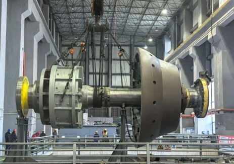 甘肃电投炳灵水电站2号机组主轴顺利回装