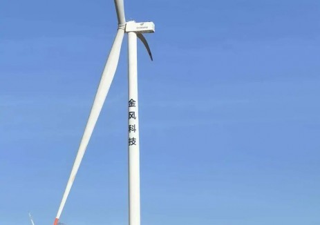 金风国创中心达坂城13万千瓦风光同场示范项目塔筒顺利完成吊装