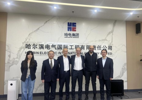 沙特国际电力和水务公司高级副总裁Patxi Saez一行来访哈电国际