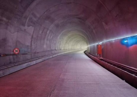 四川甘孜雅江县两河口水电站库岸变形治理项目完成隧道二次衬砌