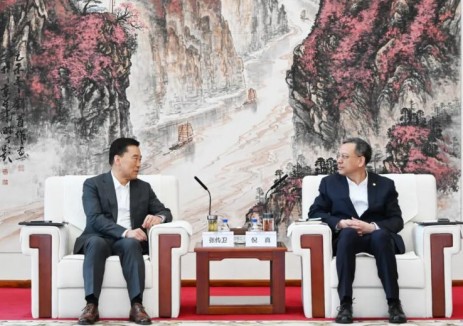 倪真与明阳集团党委书记、董事长张传卫会谈