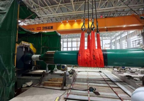 国投舟山燃气发电项目2号机组发电机定子顺利穿装就位