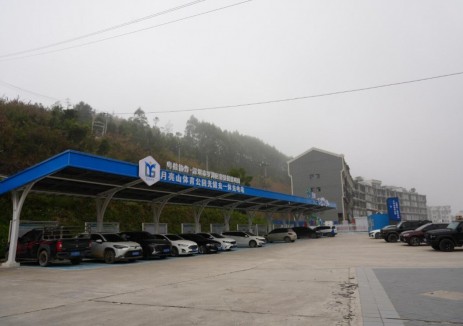 广西百色西林月亮山光储电一体充电站投用