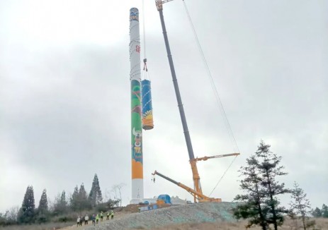 贵州遵义播州枫香三期风电首台风机成功吊装