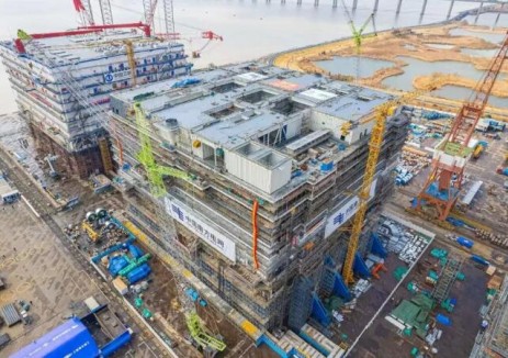 广东院负责勘察设计和海上工程全过程咨询的中国首个海陆一体柔直工程海上换流站上部组块封顶