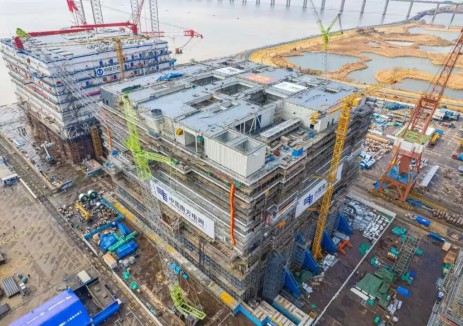 我國首個海陸一體柔直工程“超級心臟”封頂！