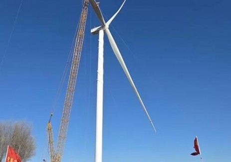 中核通榆“風熱協同”示范項目風機吊裝<em>完成</em>