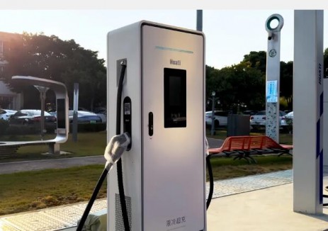 华体科技双枪1200A液冷超充上市