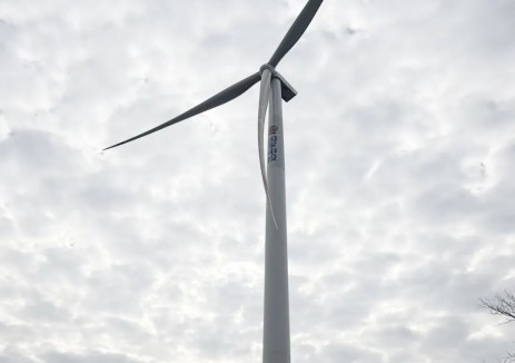 湖南祁东灵官二期100兆瓦风电场项目塔筒顺利完成吊装