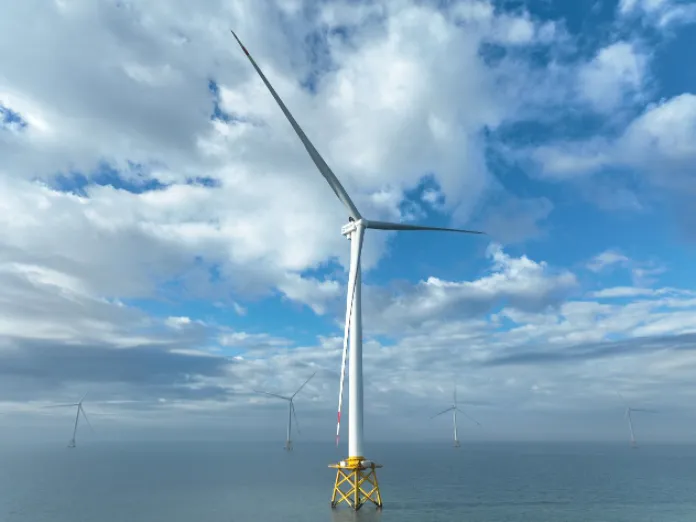 全球首台20兆瓦海上风电机组并网发电