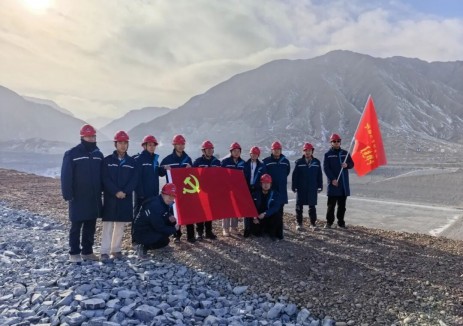 甘肃张掖抽水能蓄电站上下库大坝填筑到顶纪实