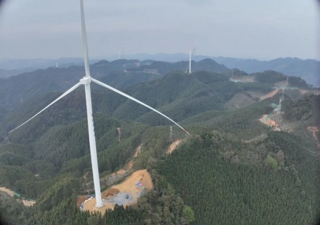 国家电投广东公司广西田林板桃200MW风电项目首台风机并网