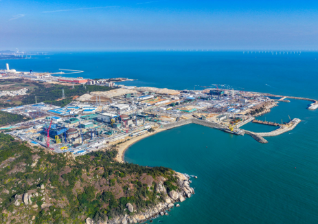 中广核陆丰核电项目2号机组CV底封头吊装成功