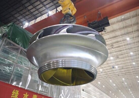 河北易县抽水蓄能电站机组转轮全部吊装完成