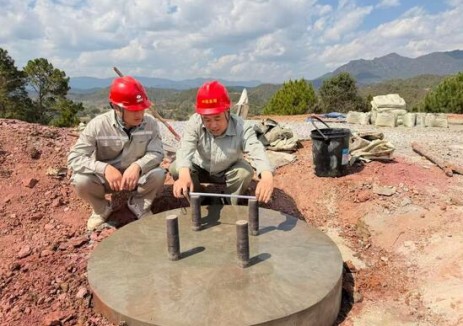 老挝230千伏巴蒙2-纳皮亚输变电工程首基基础顺利浇筑