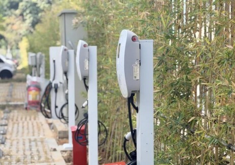 广东增城专精特新产业基地充电桩全面投入使用，助力绿色低碳出行