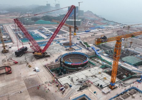 广西核电白龙核电1号机组钢制安全壳底封头吊装就位