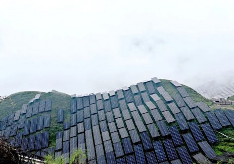 贵州水城煤电化新能源分公司携手华为打造大型农光互补标杆电站