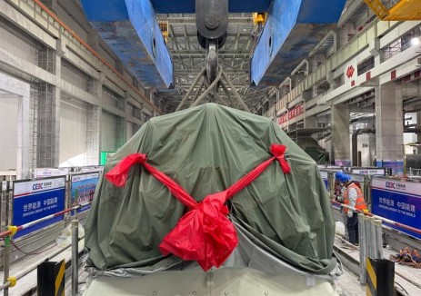 河北蠡县热电联产项目1号机组汽轮发电机定子吊装完成