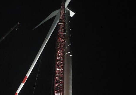 华润新能源朝阳罗福沟150兆瓦风电项目完成全部风机吊装任务