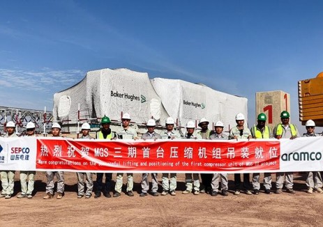 沙特MGS三期项目首台燃气轮机、压缩机顺利完成吊装