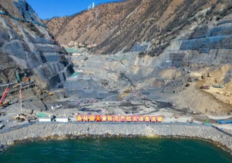 中国电建牙根一级水电站大坝开始浇筑