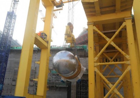 陆丰核电6号机组反应堆压力容器开始吊装