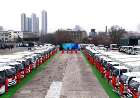 湖北武汉江岸区49台新能源环卫车“上岗”
