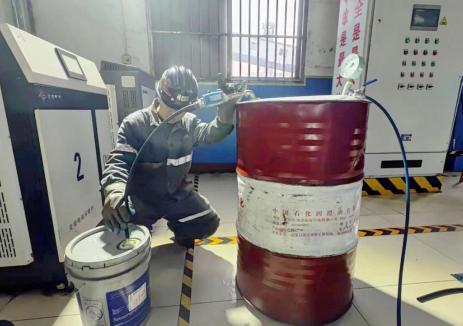 <em>山西焦煤</em>山煤國際霍爾辛赫煤業(yè)機(jī)電運(yùn)行隊：“小改小革”解難題 “氣動加油”提質(zhì)效