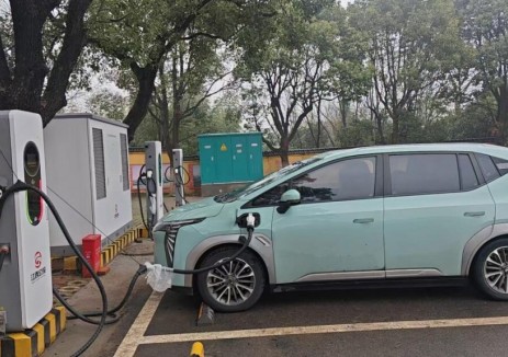 江西九江市凤凰公路驿站充电桩正式建成并投入使用