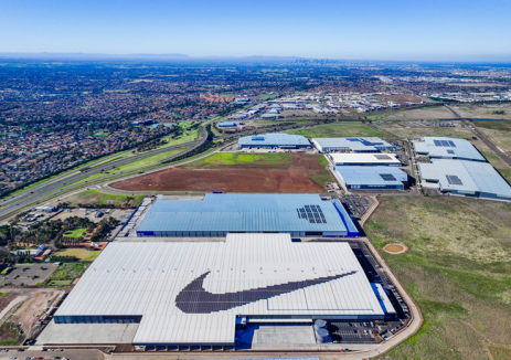 澳洲首个耐克“对勾”光伏项目落地维州，天合光能引领工业屋顶新潮流