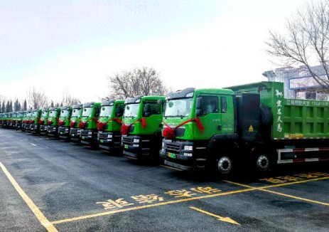 中國重汽<em>新能源重卡</em>南北兩地齊交付，共筑綠色運(yùn)輸新生態(tài)！