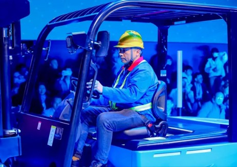 讓力量更有溫度！比亞迪叉車打造平凡崗位的“超級裝備”