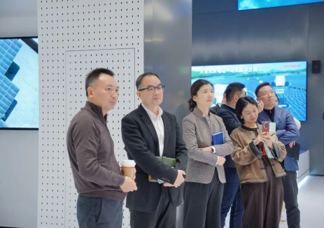 蘇州能源集團(tuán)黨委書記、董事長徐國忠一行到訪<em>固德威</em>交流合作