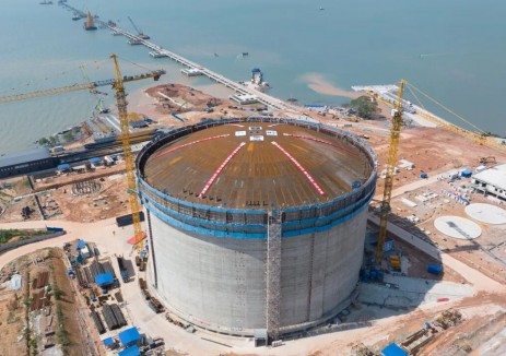 海油工程承建柬埔寨首座LNG接收站提前完成儲罐升頂作業(yè)