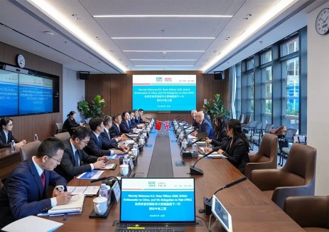 圍繞<em>可再生能源</em>發(fā)展等議題，羅必雄與英國駐華大使魏磊會談