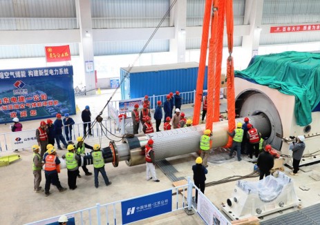 世界最大鹽穴<em>壓縮空氣儲能</em>項目透平發(fā)電機(jī)轉(zhuǎn)子穿裝完成