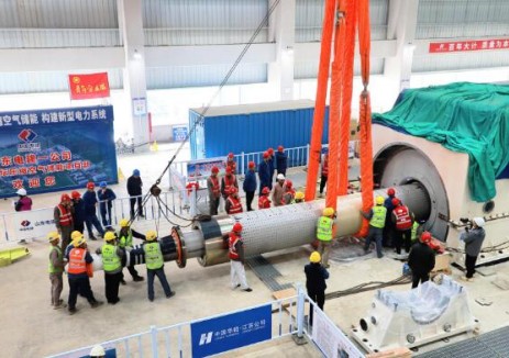 世界最大鹽穴<em>壓縮空氣儲能</em>項目透平發(fā)電機(jī)轉(zhuǎn)子穿裝完成