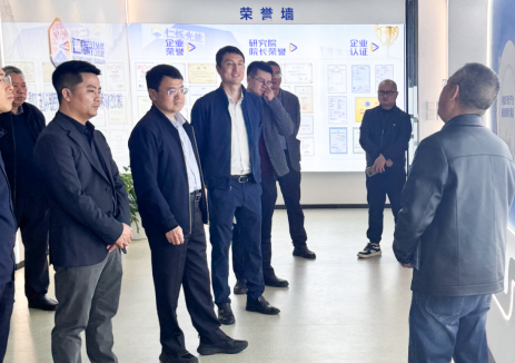 就鈣鈦礦技術(shù)等深入交流！廣東<em>深圳市</em>龍崗區(qū)領(lǐng)導(dǎo)一行蒞臨江蘇鈣鈦礦產(chǎn)業(yè)技術(shù)研究院考察調(diào)研