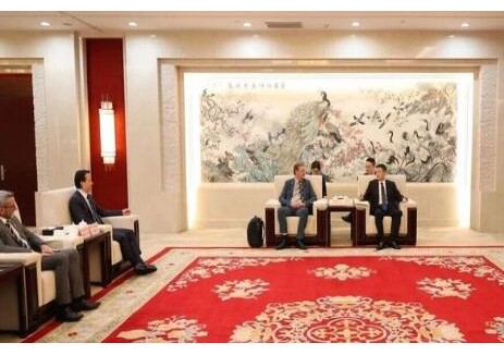 浙江省宁波市市长汤飞帆会见法国亿昂汽车集团高管，共谋新能源汽车产业合作
