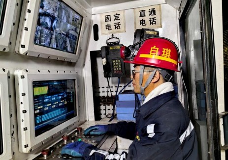 陜煤集團(tuán)小保當(dāng)?shù)V業(yè)公司：二號(hào)煤礦142201工作面安全高效貫通