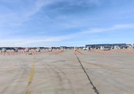 中國鐵塔<em>阿拉善</em>分公司額濟(jì)納旗區(qū)域策克口岸重卡充電項目正式投運(yùn)