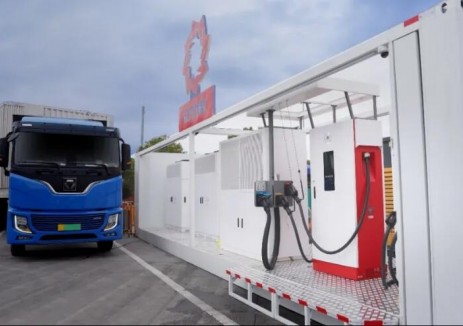 一千公里不間斷！華為兆瓦超充助力重卡長(zhǎng)途運(yùn)輸邁入全電物流新時(shí)代