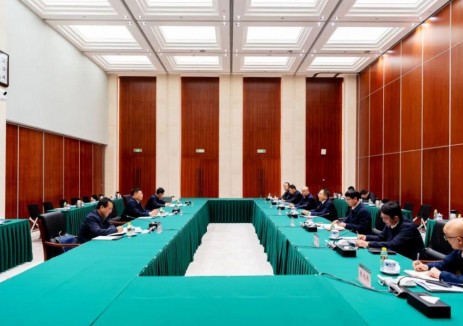 國(guó)家能源集團(tuán)與內(nèi)蒙古自治區(qū)人民政府會(huì)談！深化在<em>新型電力系統(tǒng)</em>構(gòu)建、煤制油戰(zhàn)略項(xiàng)目、新能源基地建設(shè)等領(lǐng)域合作