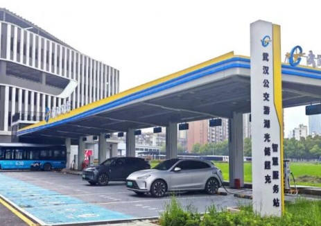 湖北武漢公交游湖光儲(chǔ)超充智慧服務(wù)站正式啟用，面向社會(huì)開(kāi)放<em>充電服務(wù)</em>
